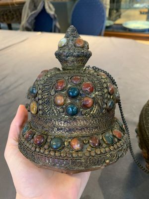 A massive Tibetan stone-inlaid copper filigree ewer and cover, 19/20th C. — photo 6