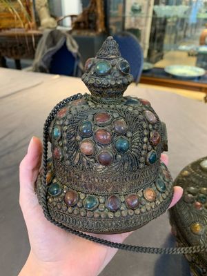 A massive Tibetan stone-inlaid copper filigree ewer and cover, 19/20th C. — photo 8