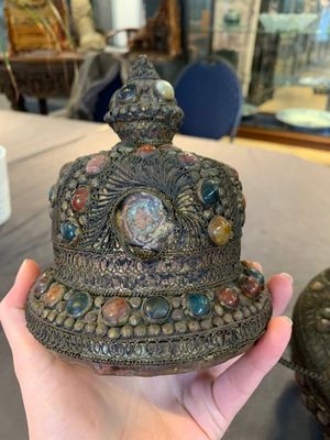A massive Tibetan stone-inlaid copper filigree ewer and cover, 19/20th C. — photo 9