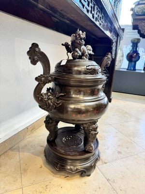 A massive Vietnamese copper- and silver-inlaid 'Buddhist lion' censer and cover on stand, 19th C. — photo 2