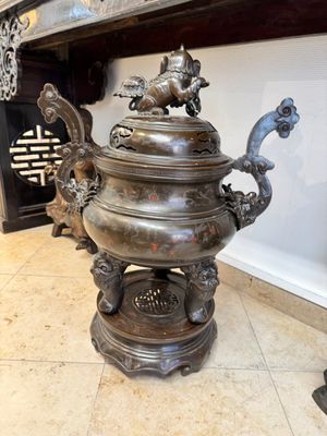 A massive Vietnamese copper- and silver-inlaid 'Buddhist lion' censer and cover on stand, 19th C. — photo 4