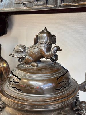 A massive Vietnamese copper- and silver-inlaid 'Buddhist lion' censer and cover on stand, 19th C. — photo 5