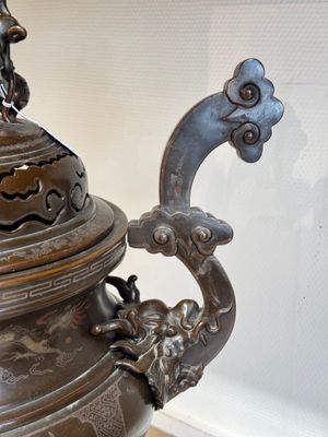 A massive Vietnamese copper- and silver-inlaid 'Buddhist lion' censer and cover on stand, 19th C. — photo 6