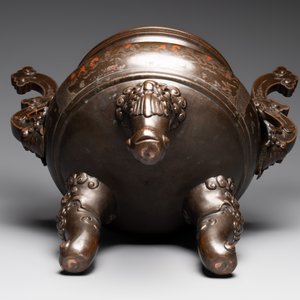 A massive Vietnamese copper- and silver-inlaid 'Buddhist lion' censer and cover on stand, 19th C. — photo 11