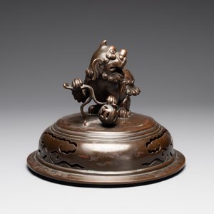 A massive Vietnamese copper- and silver-inlaid 'Buddhist lion' censer and cover on stand, 19th C. — photo 13
