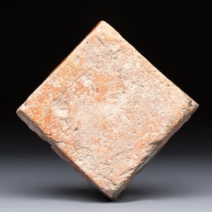 A medieval slip-decorated ‘Fleur-de-Lys’ tile, probably France or Flanders, 14th C. — foto 2