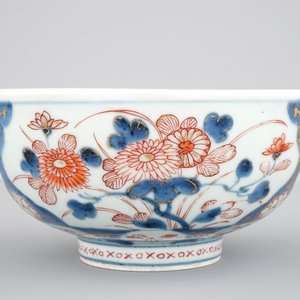 A medium size Japanese imari porcelain bowl, 18/19th C. — foto 2