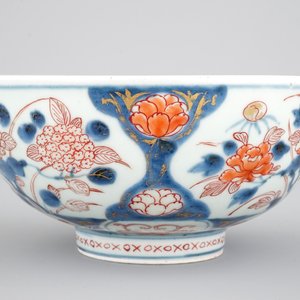 A medium size Japanese imari porcelain bowl, 18/19th C. — foto 4