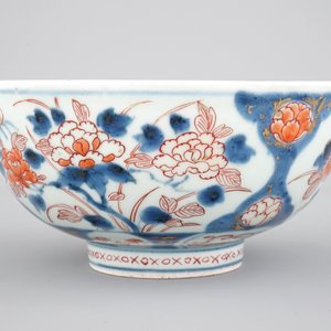 A medium size Japanese imari porcelain bowl, 18/19th C. — foto 5