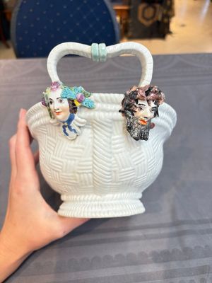 A Meissen kakiemon-style basket with figural head handles, Germany, 18th C. — 照片 4