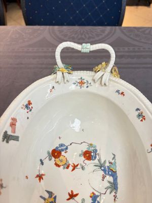 A Meissen kakiemon-style basket with figural head handles, Germany, 18th C. — 照片 8