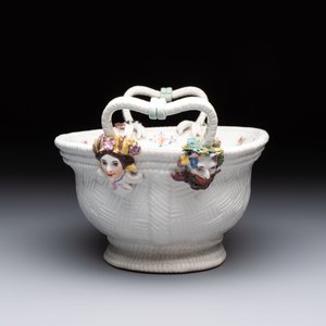 A Meissen kakiemon-style basket with figural head handles, Germany, 18th C. — 照片 3