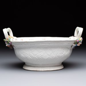 A Meissen kakiemon-style basket with figural head handles, Germany, 18th C. — 照片 4