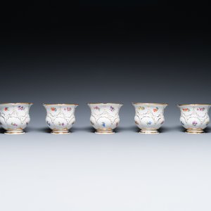 A Meissen porcelain 43-piece service with floral design, Germany, 19/20th C. — photo 11