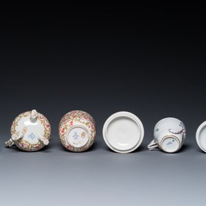 A Meissen porcelain covered bowl and two saucers, a Sèvres-style milk jug, a covered bowl and a cup, Germany and France, 19/20th C. — photo 9