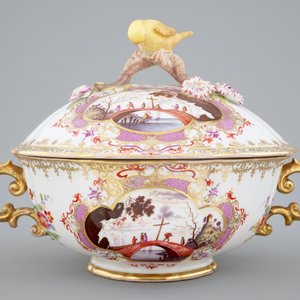 A Meissen porcelain lidded bowl on stand, 18th C. — 照片 4