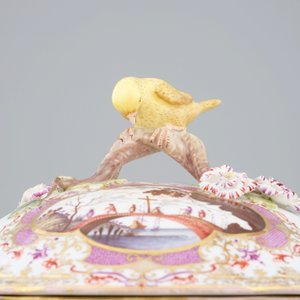 A Meissen porcelain lidded bowl on stand, 18th C. — 照片 8
