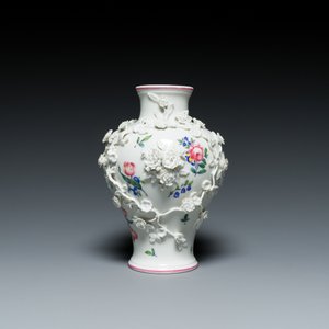 A Mennecy vase with applied floral design, France, DV mark, 18th C. — photo 3