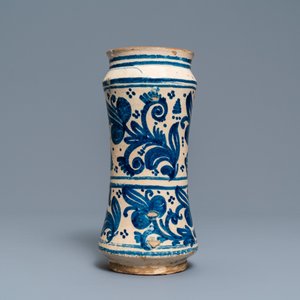 A Mexican blue and white pottery albarello, Talavera Poblana, ca. 1700 — 照片 2