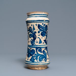 A Mexican blue and white pottery albarello, Talavera Poblana, ca. 1700 — 照片 3