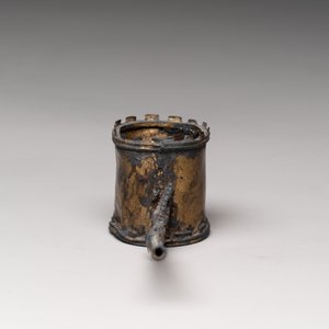 A miniature brass ewer, excavated in The Hague, 16th C. — photo 3