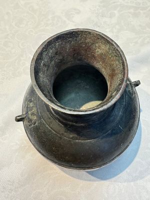 A miniature Chinese archaic bronze wine vessel with Taotie handles, 'Hu 壺', Han — foto 5