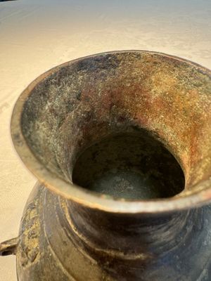 A miniature Chinese archaic bronze wine vessel with Taotie handles, 'Hu 壺', Han — foto 6