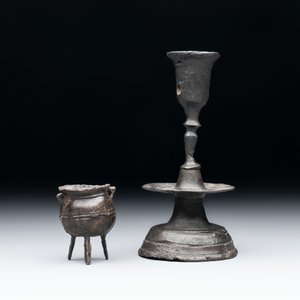 A miniature pewter candlestick and grape, excavated in Rotterdam, 16/17th C. or earlier — photo 3