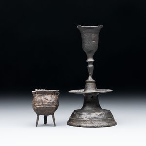 A miniature pewter candlestick and grape, excavated in Rotterdam, 16/17th C. or earlier — photo 2