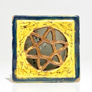 A miniature polychrome Dutch Delft warmer with inner cup, 18th C. — 照片 6