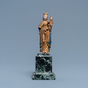A miniature polychromed and gilded walnut figure of a Madonna with child, so called 'Poupée de Malines', 2nd half 15th. C. — photo 2
