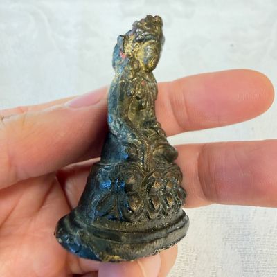 A small Sino-Tibetan copper alloy figure of a crowned Buddha, 18/19th C. — photo 6