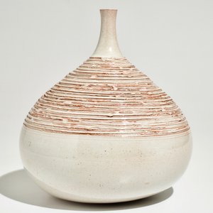 A modernist cream-white glazed sgraffito decorated vase, Perignem, 2nd half 20th C. — 照片 3