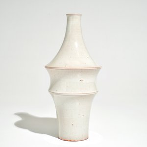 A modernist cream-white glazed vase, Perignem, 2nd half 20th C. — 照片 3