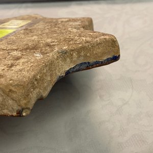 A molded Ilkhanid Lajvardina blue-ground star-shaped tile, Iran, 13/14th C. — 照片 8