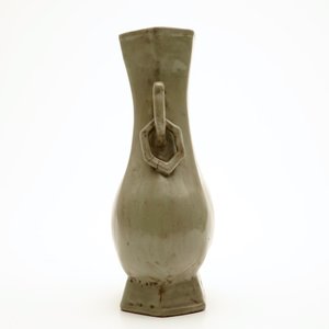 A monochrome Chinese celadon vase, 19th C. — 照片 2