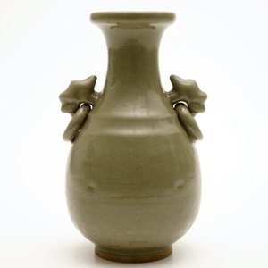 A monochrome Chinese celadon vase, 19th C. — photo 3