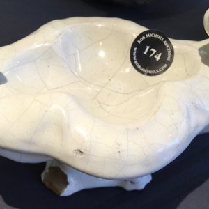 A monochrome white sculptural salt, Faenza, 17th C. — 照片 12