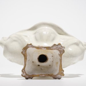 A monochrome white sculptural salt, Faenza, 17th C. — 照片 6