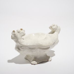 A monochrome white sculptural salt, Faenza, 17th C. — 照片 7