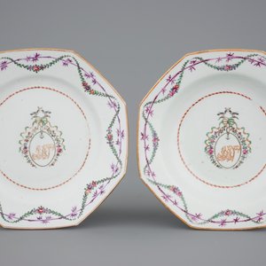 A monogrammed Chinese famille rose 25-piece service with a tureen on stand, Qianlong, 18th C. — photo 4