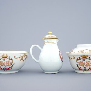 A monogrammed Chinese famille rose and gilt part tea service, Qianlong, 18th C. — photo 4