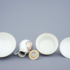 A monogrammed Chinese famille rose and gilt part tea service, Qianlong, 18th C. — photo 6