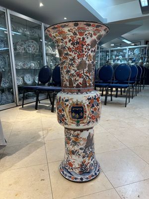 A monumental Imari-style 'gu' vase with the arms of the Duke of Orléans, Samson, France, 19th C. — 照片 1