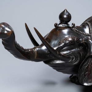 A monumental Japanese bronze 'elephant with pagoda' censer, 'koro', Edo/Meiji, 19th C. — 照片 14