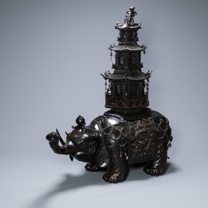 A monumental Japanese bronze 'elephant with pagoda' censer, 'koro', Edo/Meiji, 19th C. — 照片 2