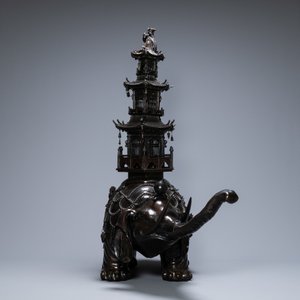 A monumental Japanese bronze 'elephant with pagoda' censer, 'koro', Edo/Meiji, 19th C. — 照片 4