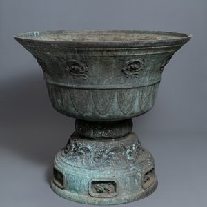 A monumental Japanese bronze temple censer, Momoyama or Edo, 16/17th C. — 照片 2