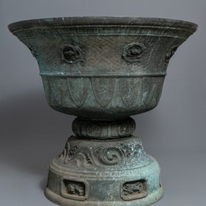 A monumental Japanese bronze temple censer, Momoyama or Edo, 16/17th C. — 照片 3
