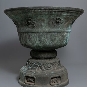 A monumental Japanese bronze temple censer, Momoyama or Edo, 16/17th C. — 照片 5